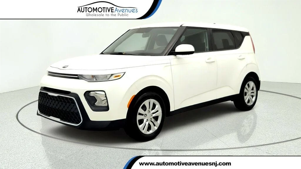Used 2020 Snow White Pearl Kia LX IVT image 1
