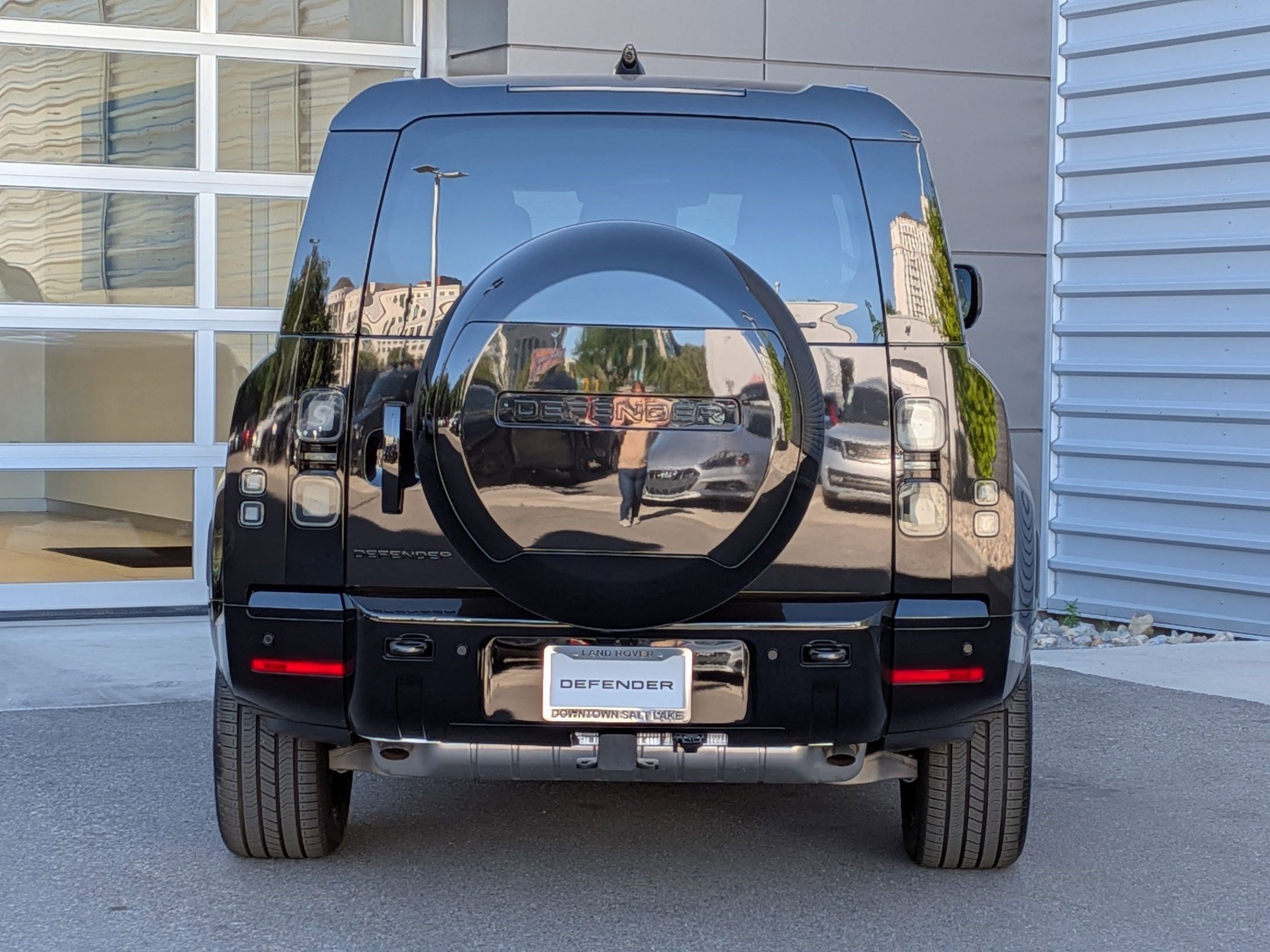 New 2026 Santorini Black Land Rover P400 X-Dynamic SE image 7