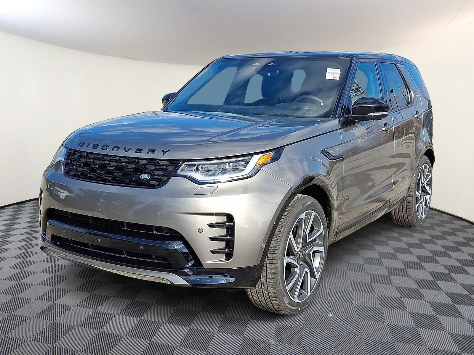 2024 Land Rover Discovery P360 Dynamic SE's photo