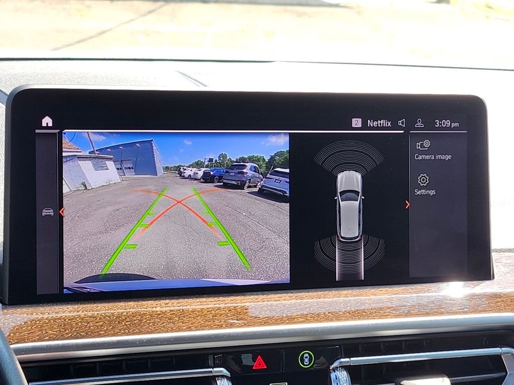 Used 2023 White BMW xDrive30i image 24
