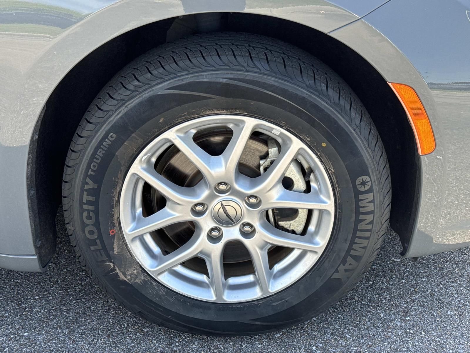 2023 Chrysler Pacifica Touring L - Photo 4