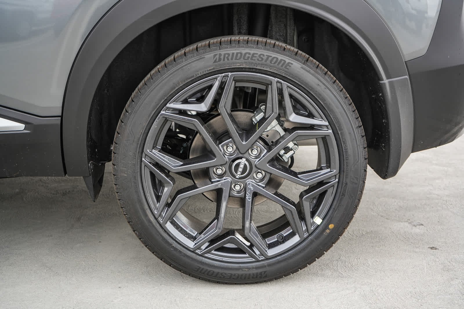 New 2026 Gun Metallic / Scarlet Ember Tintcoat Two-tone Nissan SR image 10