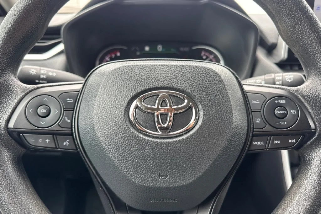 Used 2025 Pearl Toyota XLE image 28