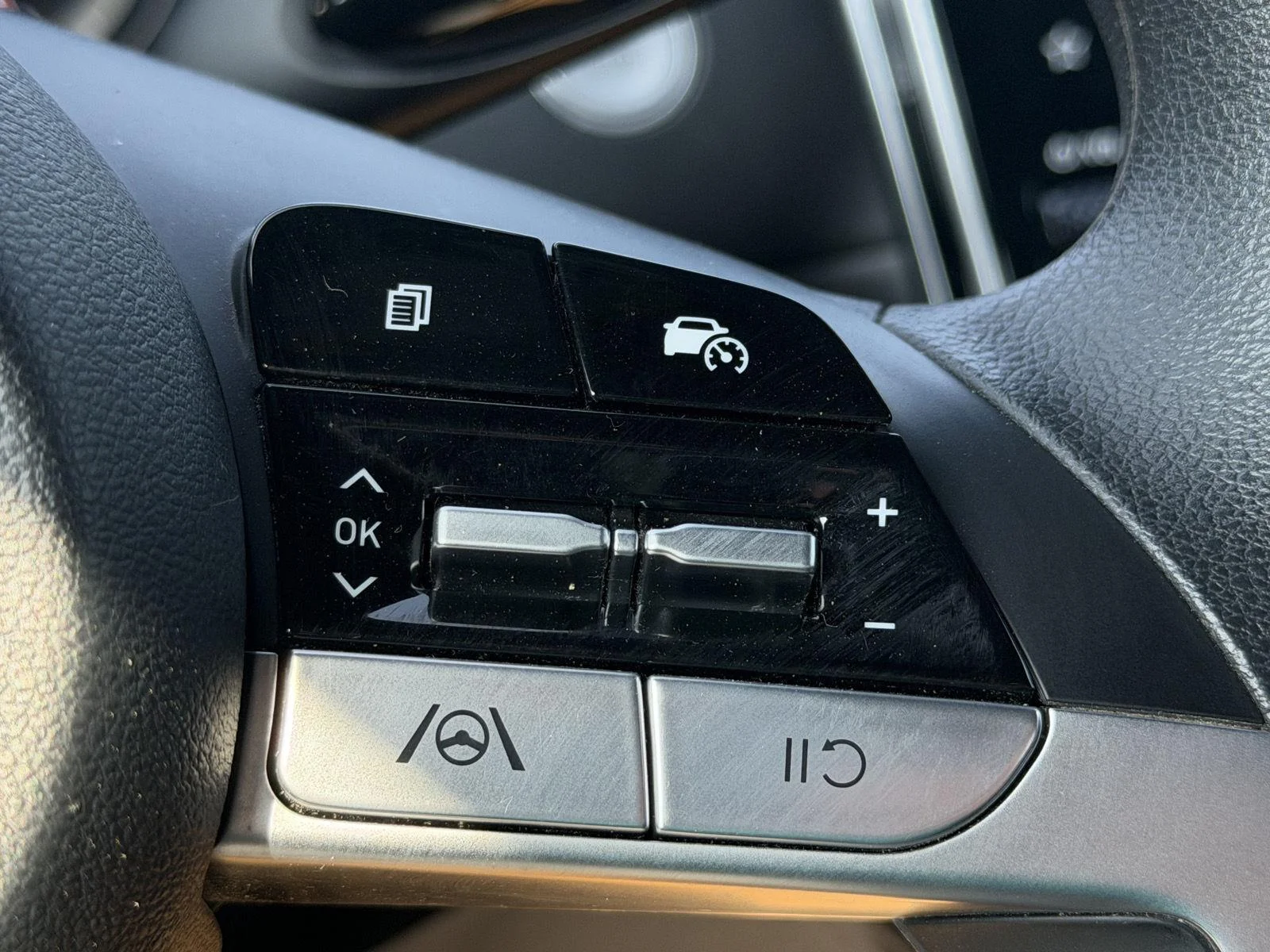 Used 2023 Blue Stone Hyundai SEL image 7