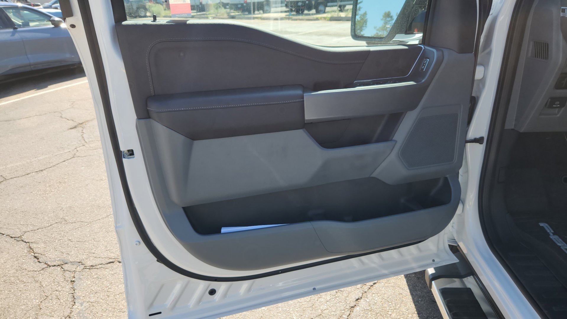 New 2026 Oxford White Ford XLT image 23