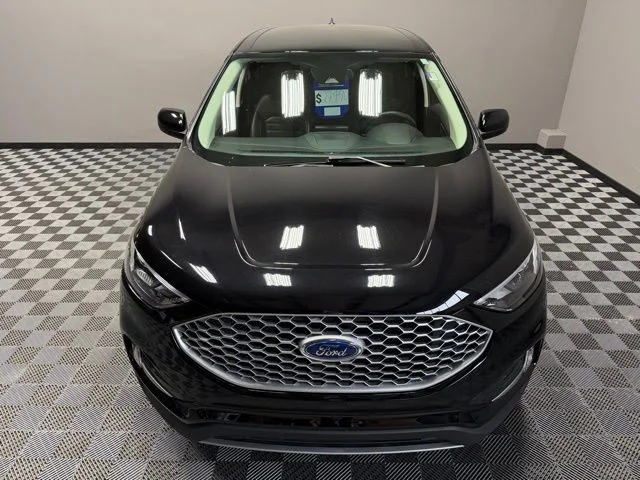 Used 2023 Black Ford SEL image 5