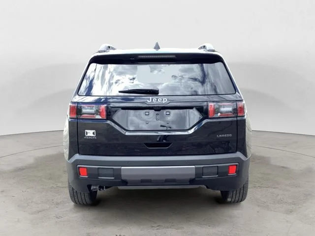 New 2026 Diamond Black Crystal Pearlcoat Jeep LAREDO 4X4 image 5