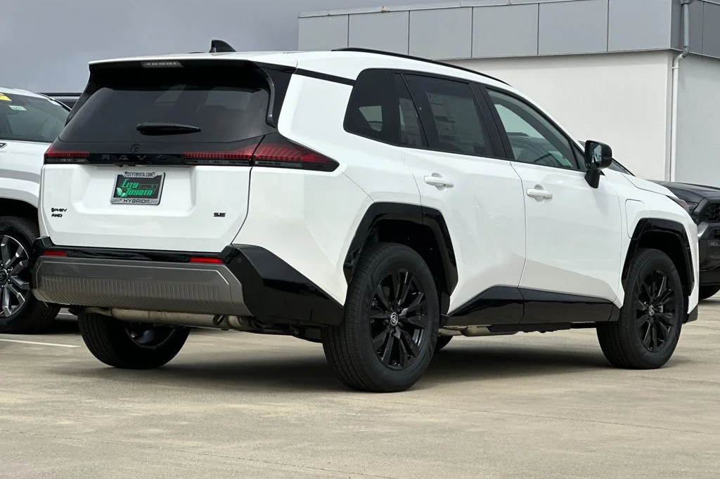 New 2026 Ice Cap Toyota  SE image 4