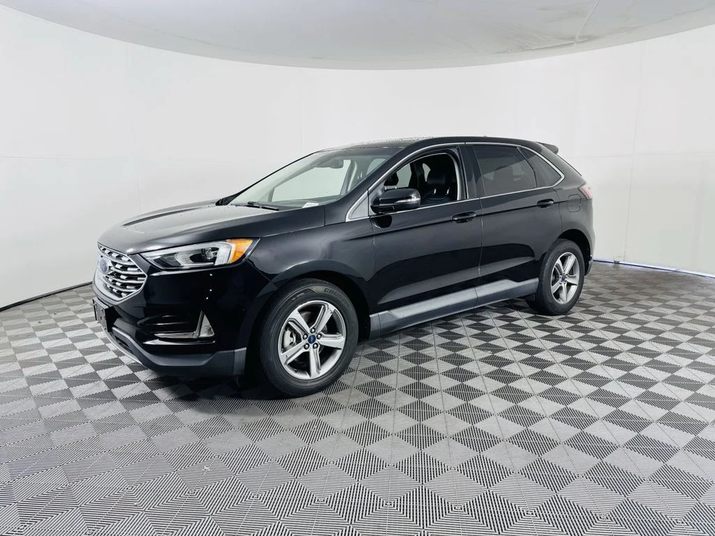 Used 2019 Black Ford SEL image 4