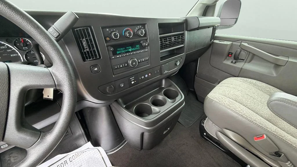 Used 2025 Summit White Chevrolet 1LT image 19