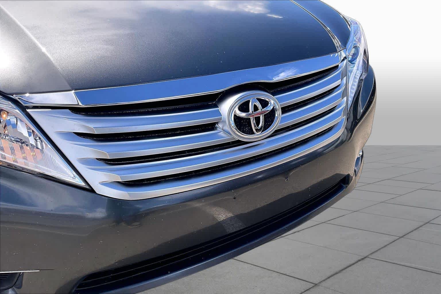 Used 2012 Magnetic Gray Metallic Toyota Limited image 27