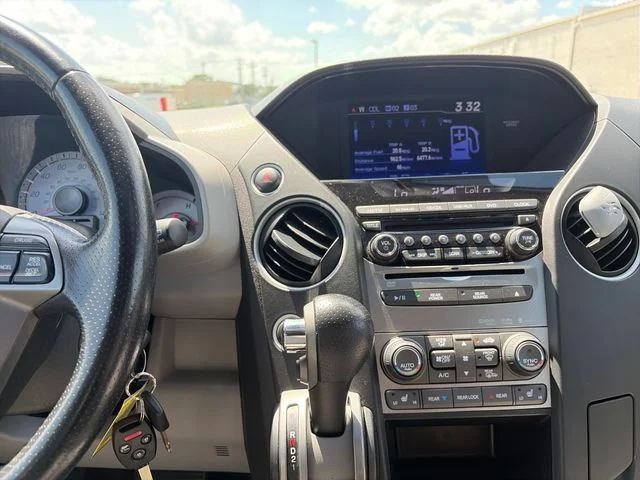 Used 2013  Honda EX-L image 27