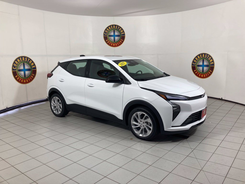 New 2027 Summit White Chevrolet LT image 16