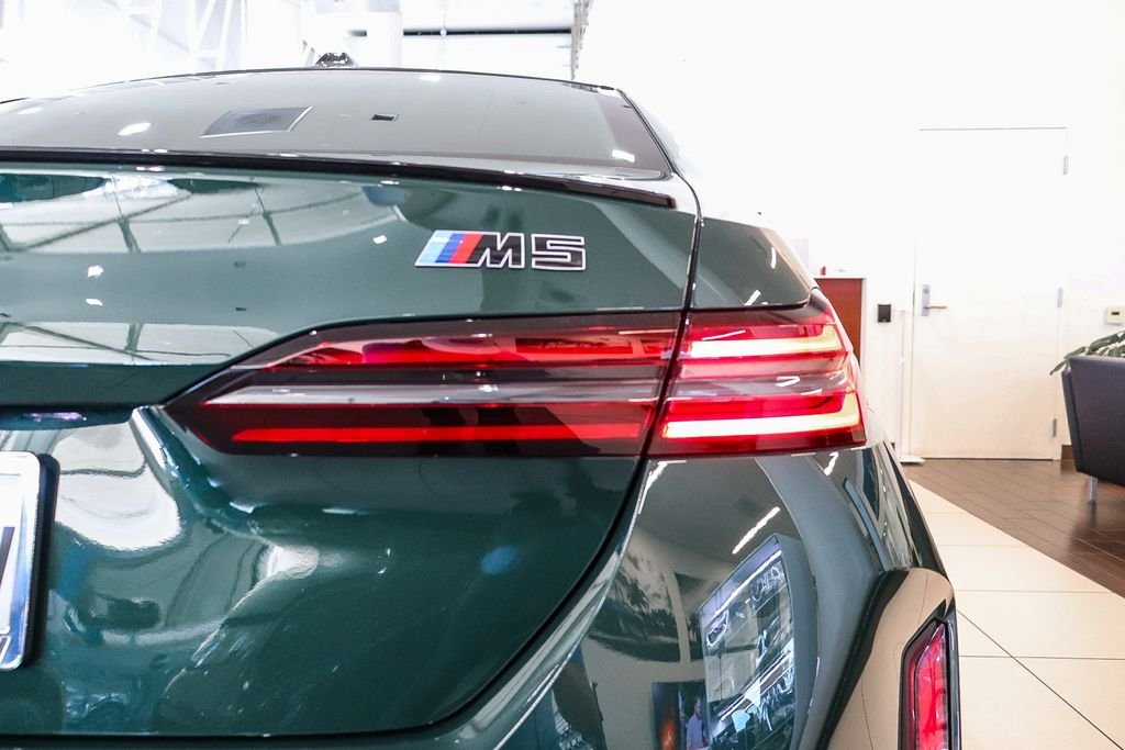 New 2027 Goodwood Green Pearl BMW Base image 7