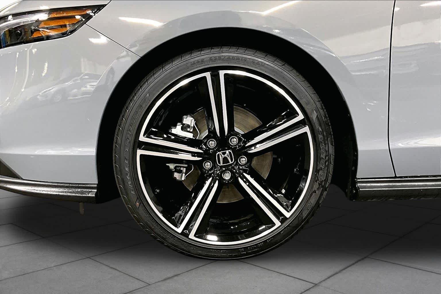 Used 2025 Urban Gray Pearl Honda Sport image 11