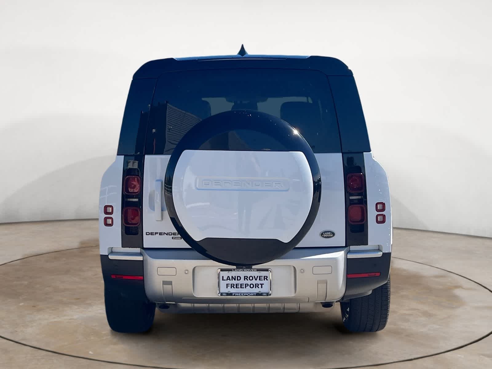 Used 2023 Fuji White Land Rover SE image 4