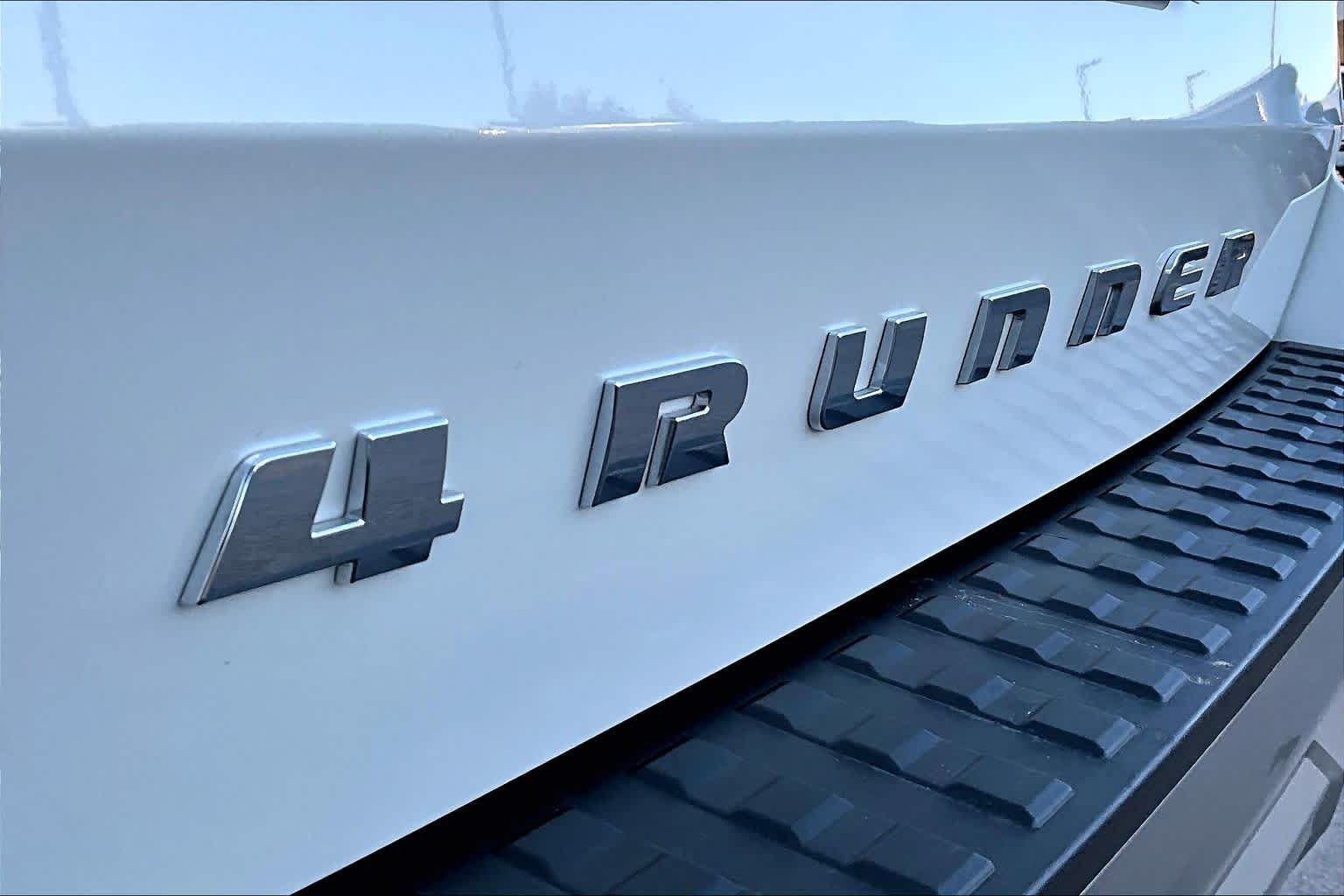 Used 2026 Wind Chill Pearl Toyota Limited image 31