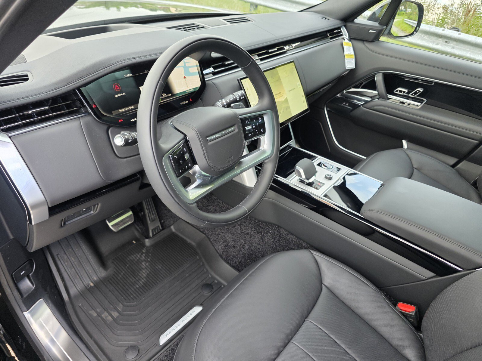 New 2027 Santorini Black Land Rover P550e SE image 11