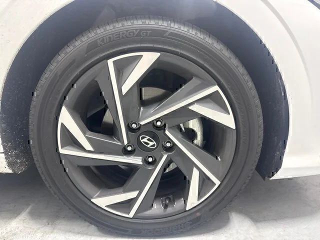Used 2025 White Hyundai Limited image 4