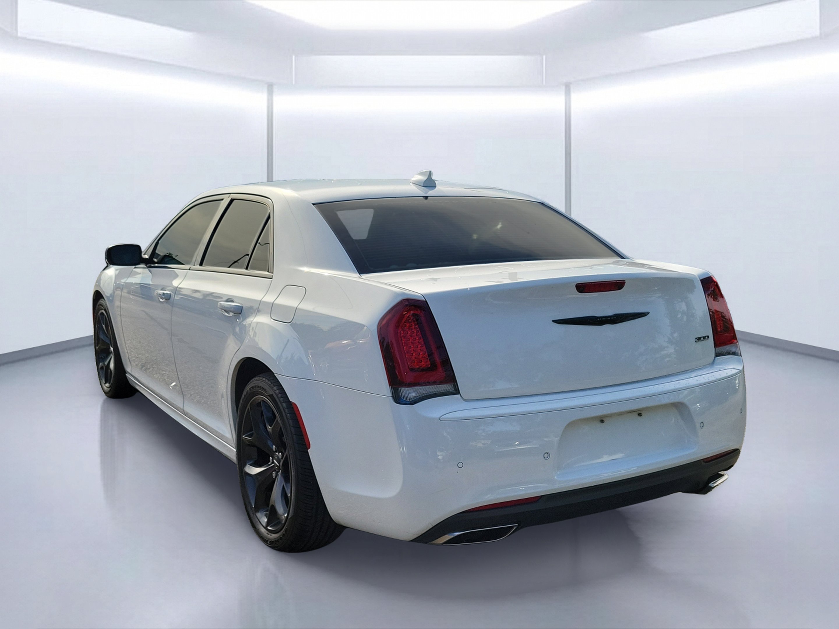 Used 2022 Bright White Clearcoat Chrysler Touring image 3
