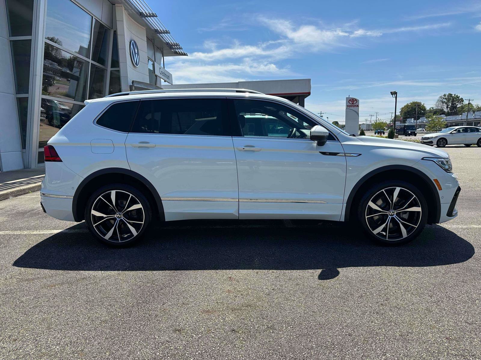 Used 2023 Opal White Pearl Volkswagen SEL R-Line image 5