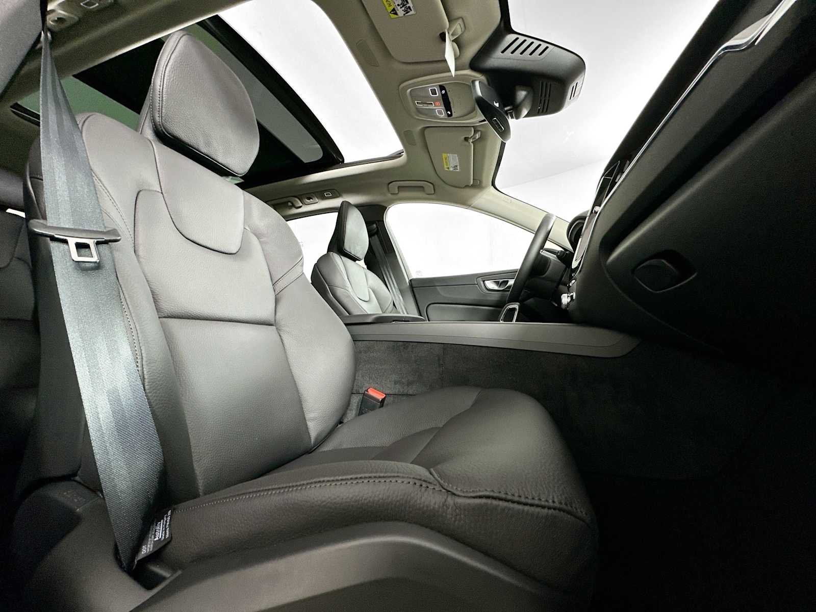 2025 Volvo XC60 Plus - Photo 25