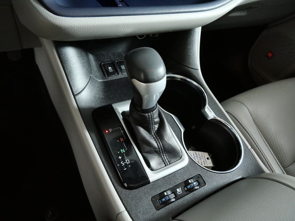 Used 2016 Silver Toyota Limited Platinum image 21