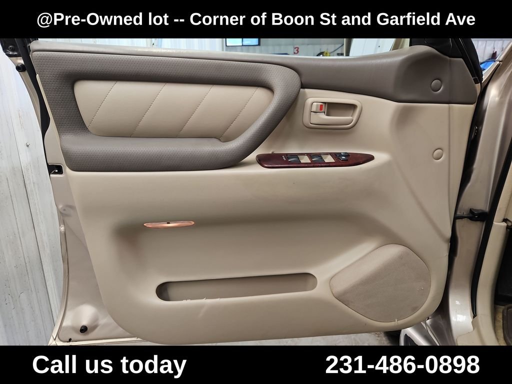 Used 2004  Toyota Base image 14