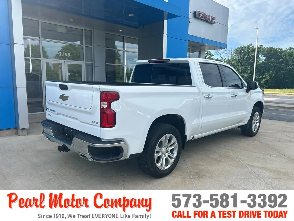 Used 2024 Summit White Chevrolet LTZ image 4