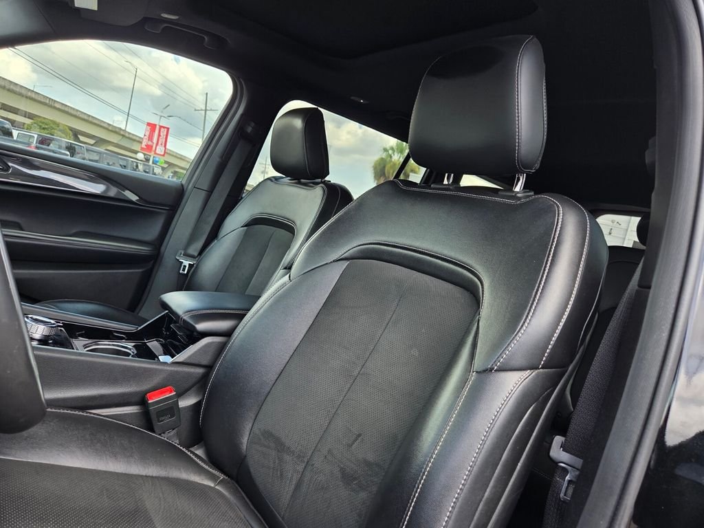 Used 2023 Black Jeep Altitude image 11