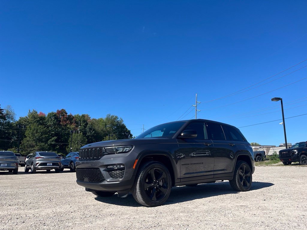 Used 2024 Gray Metallic Jeep Limited image 2