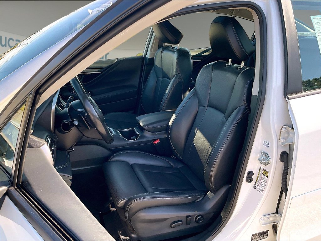 Used 2025 Crystal White Pearl Subaru Limited image 10
