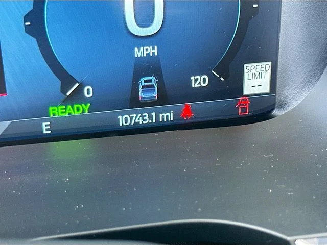 Used 2025 Silver Ford Lariat image 12