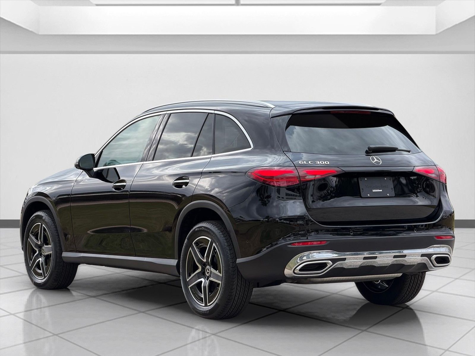 New 2026 Black Mercedes-Benz GLC 300 image 4