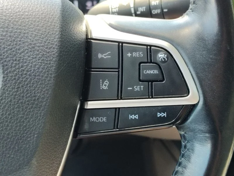 Used 2022 Silver Toyota XLE image 29