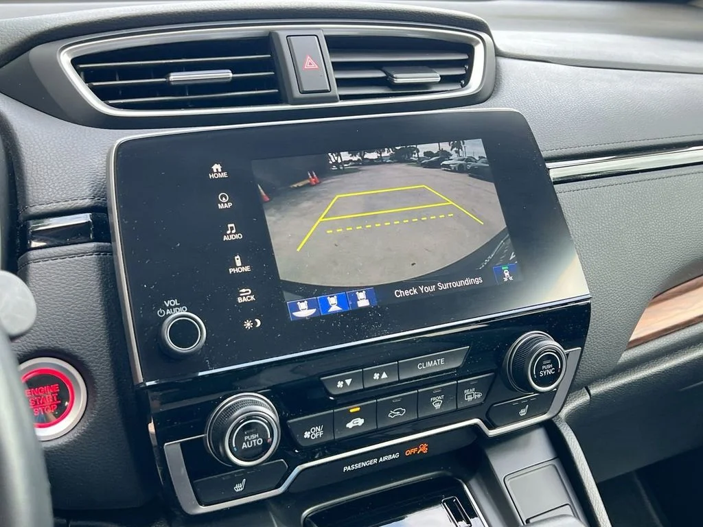 Used 2019 Lunar Silver Metallic Honda Touring image 16