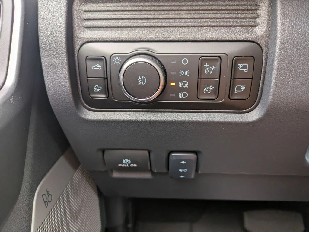 New 2026 Marsh Gray Ford Lariat image 28