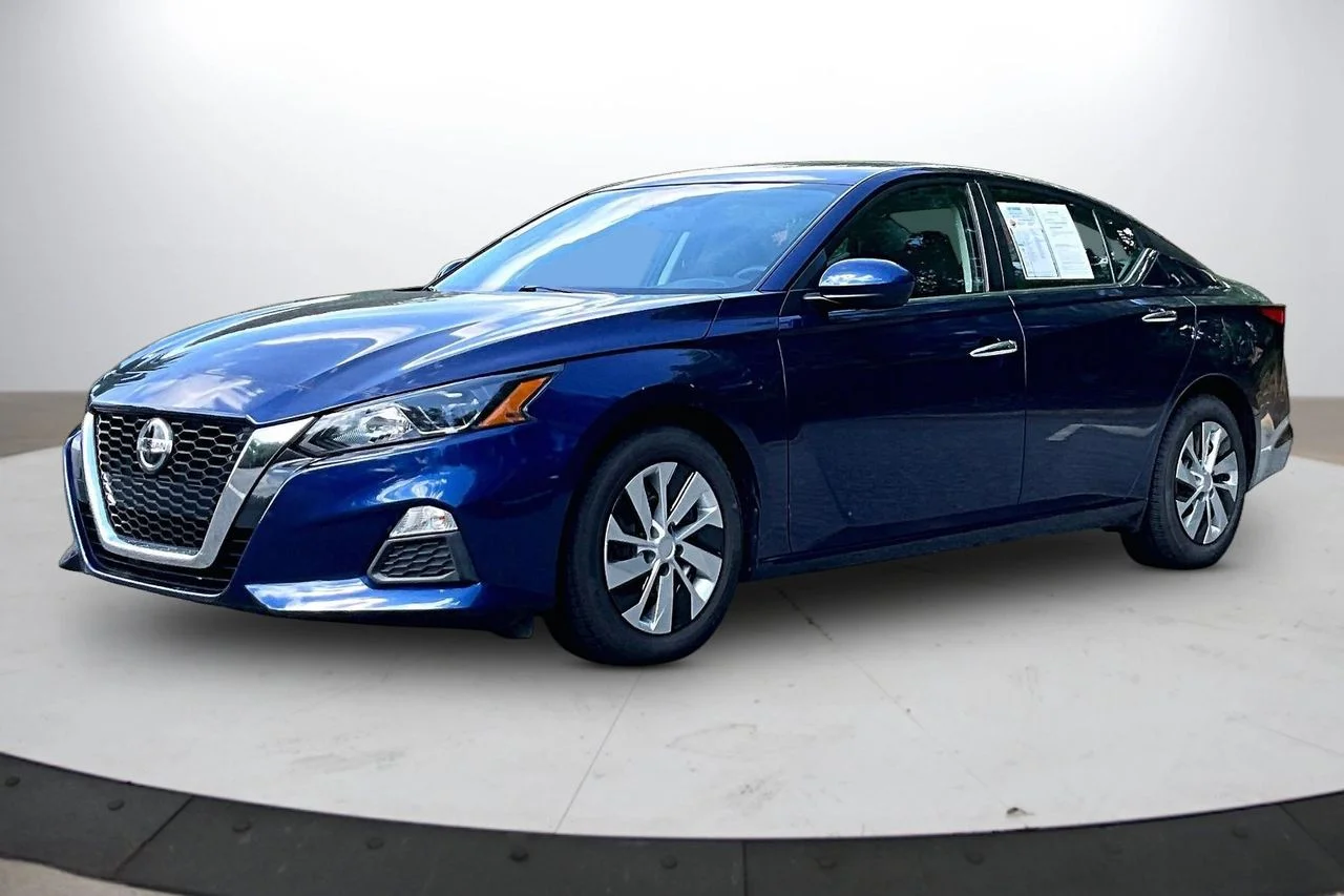 Certified Used 2022 Blue Nissan 2.5 S image 4