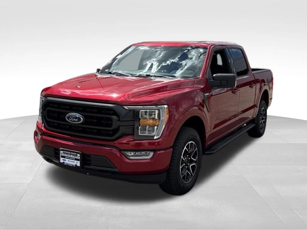 Used 2022 Rapid Red Metallic Tinted Clearcoat Ford XLT image 3