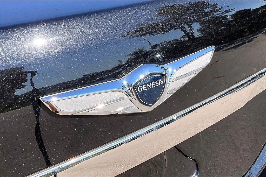 Used 2018 Black Genesis 3.3T Premium image 8