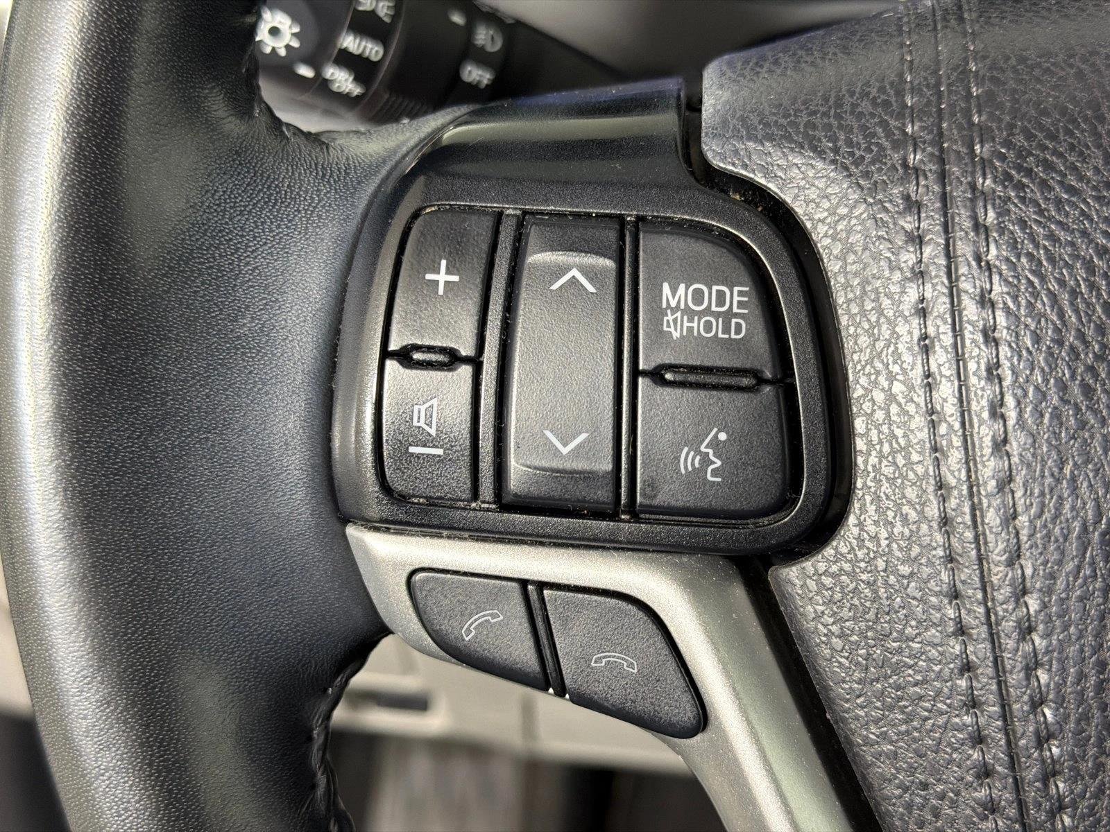 Used 2019 Predawn Gray Mica Toyota XLE image 27
