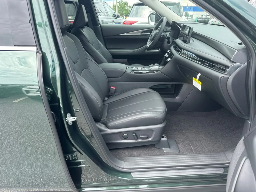 New 2027 DEEP EMERALD INFINITI Luxe FWD image 11