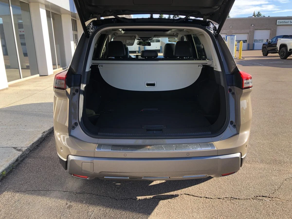 Used 2024 Brown Nissan Awd Sl image 7