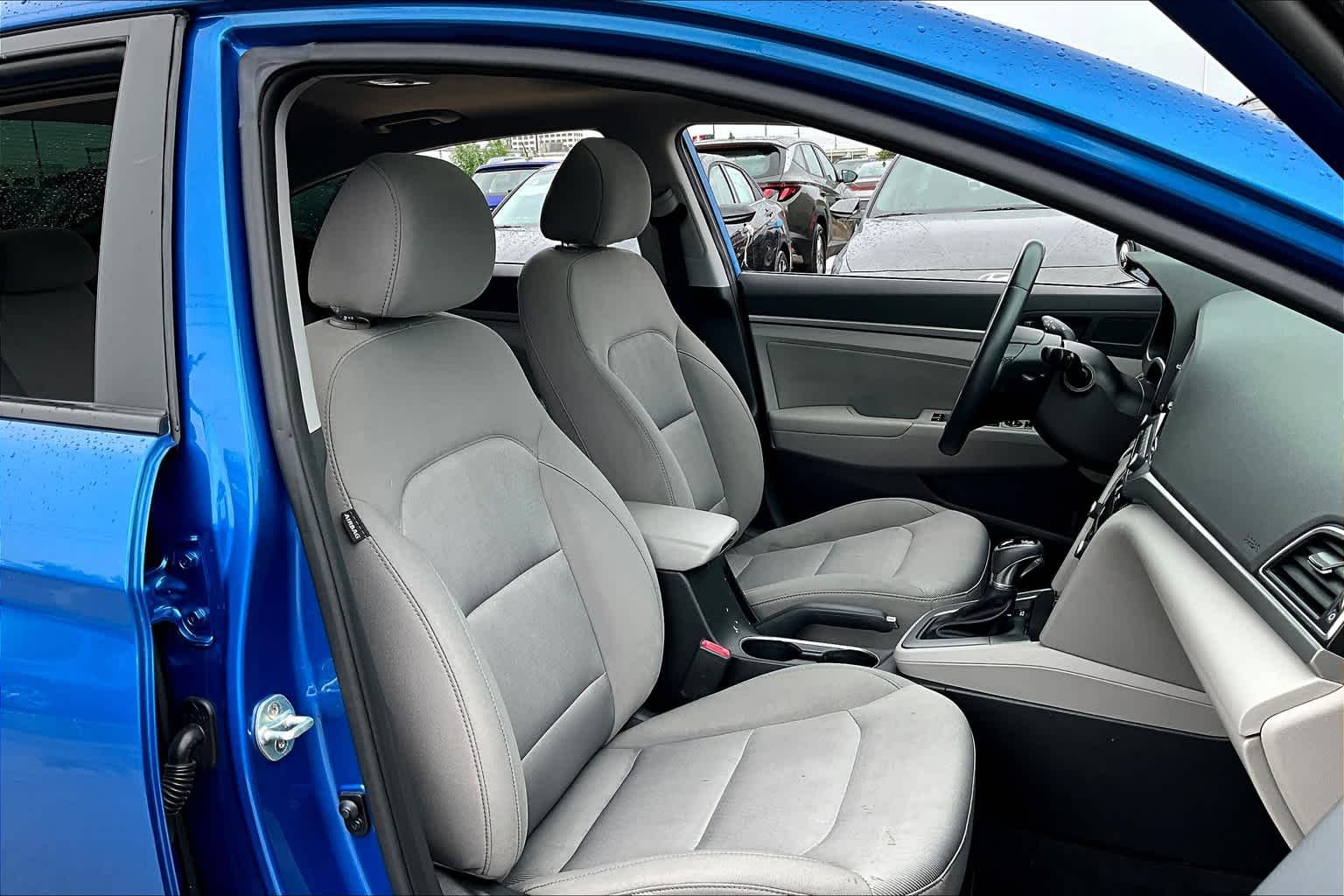 Used 2018 Electric Blue Hyundai Value Edition image 9