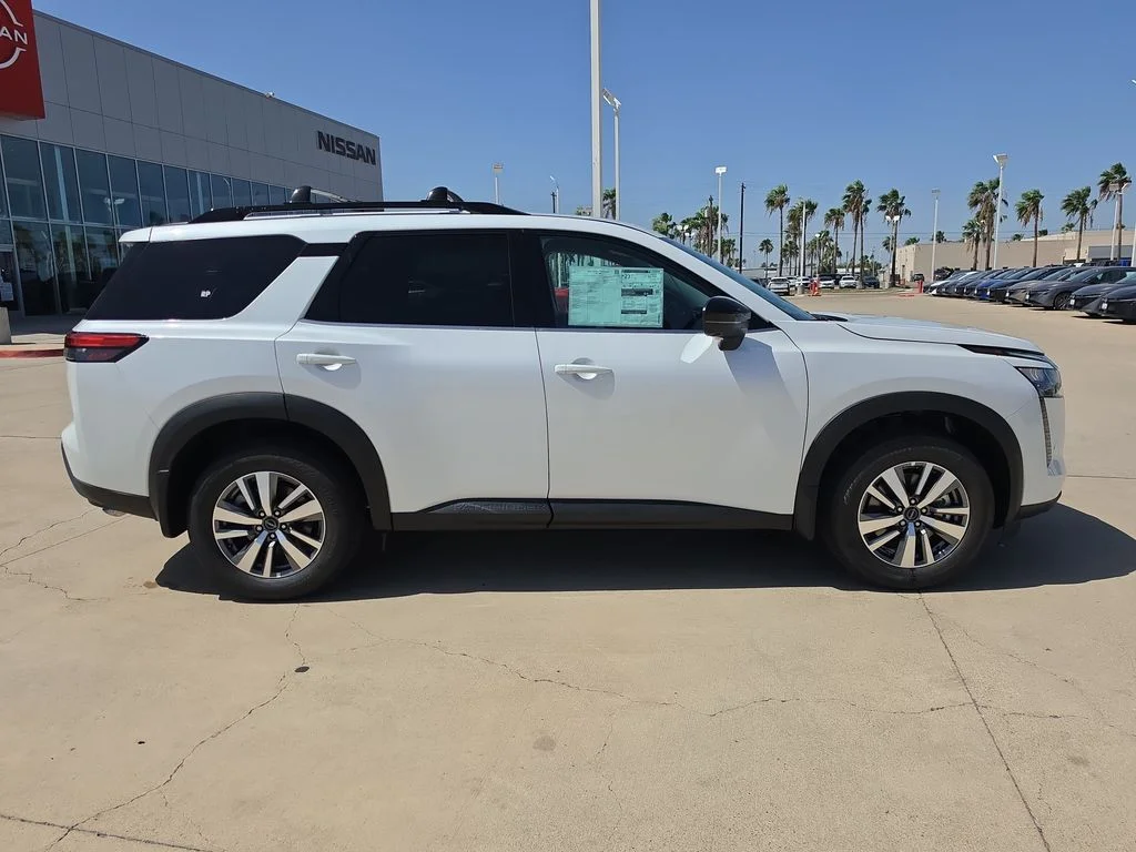 New 2026 Everest White Pearl TriCoat Nissan SL image 8