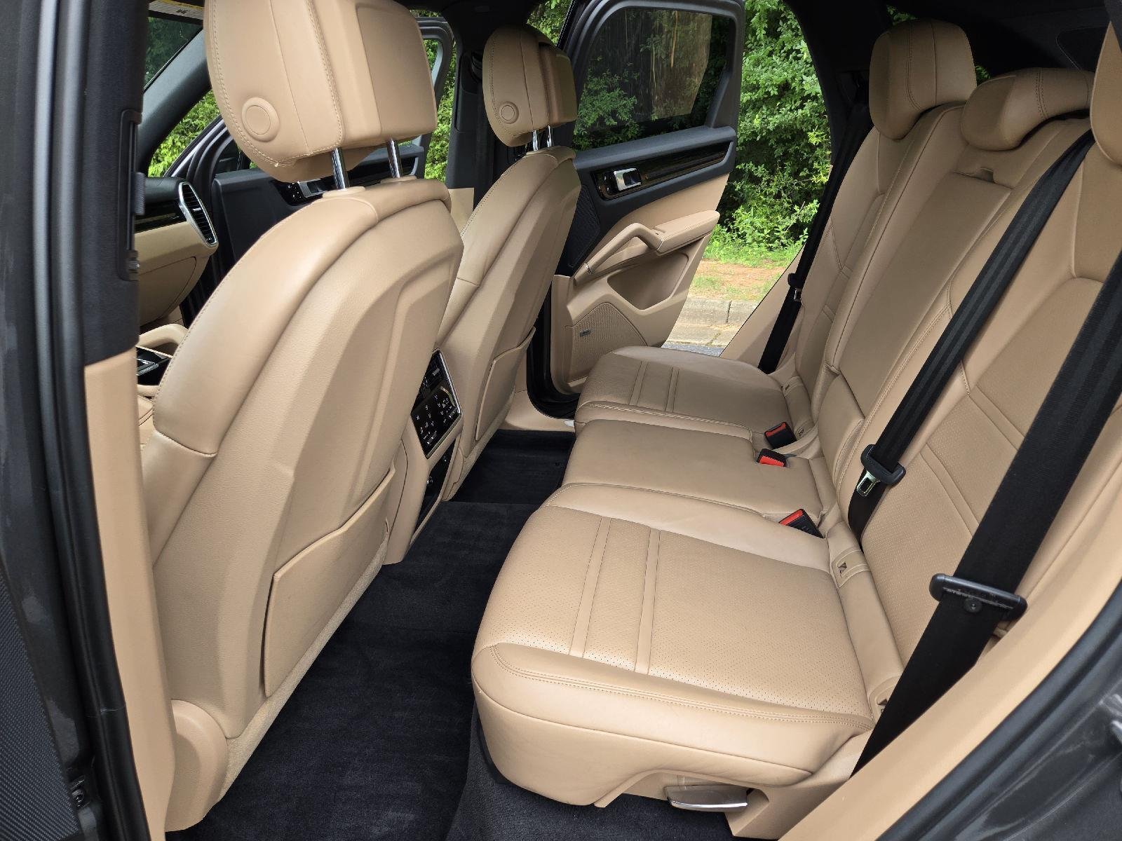 Used 2020  Porsche Base image 17