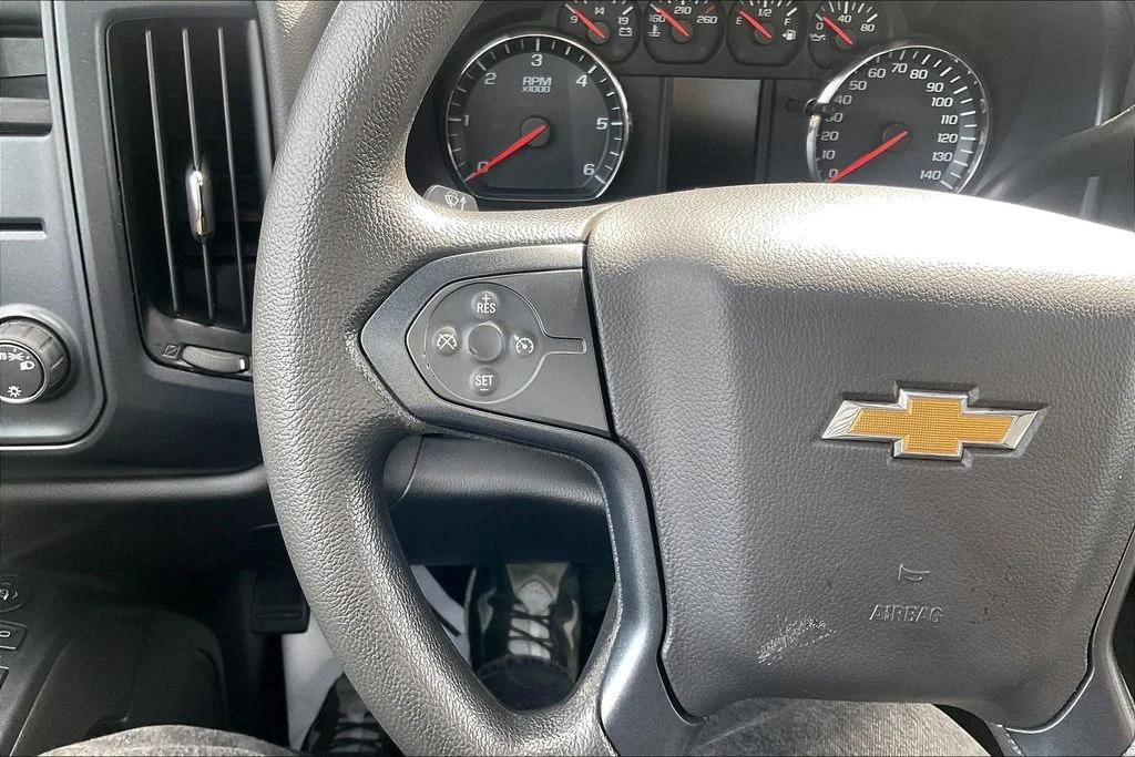 Used 2018 Silver Ice Metallic Chevrolet Custom image 16