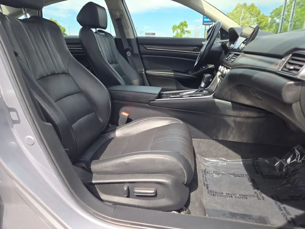 Used 2022 Silver Honda EX-L image 6