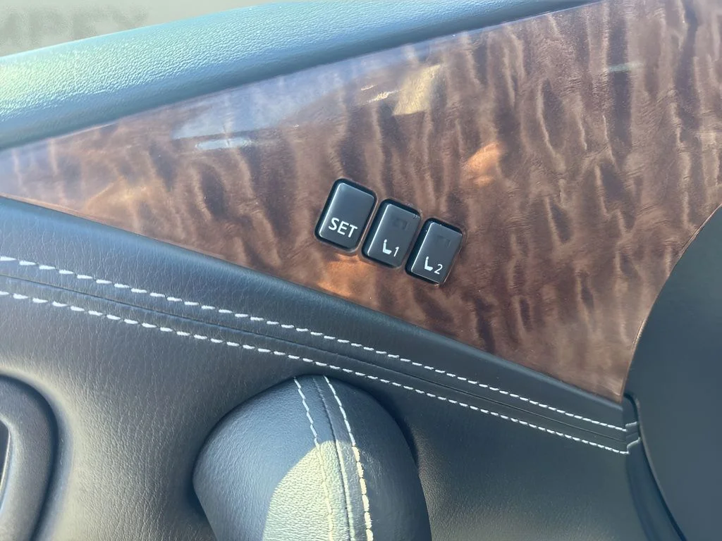 Used 2019 Blue Nissan SL image 11