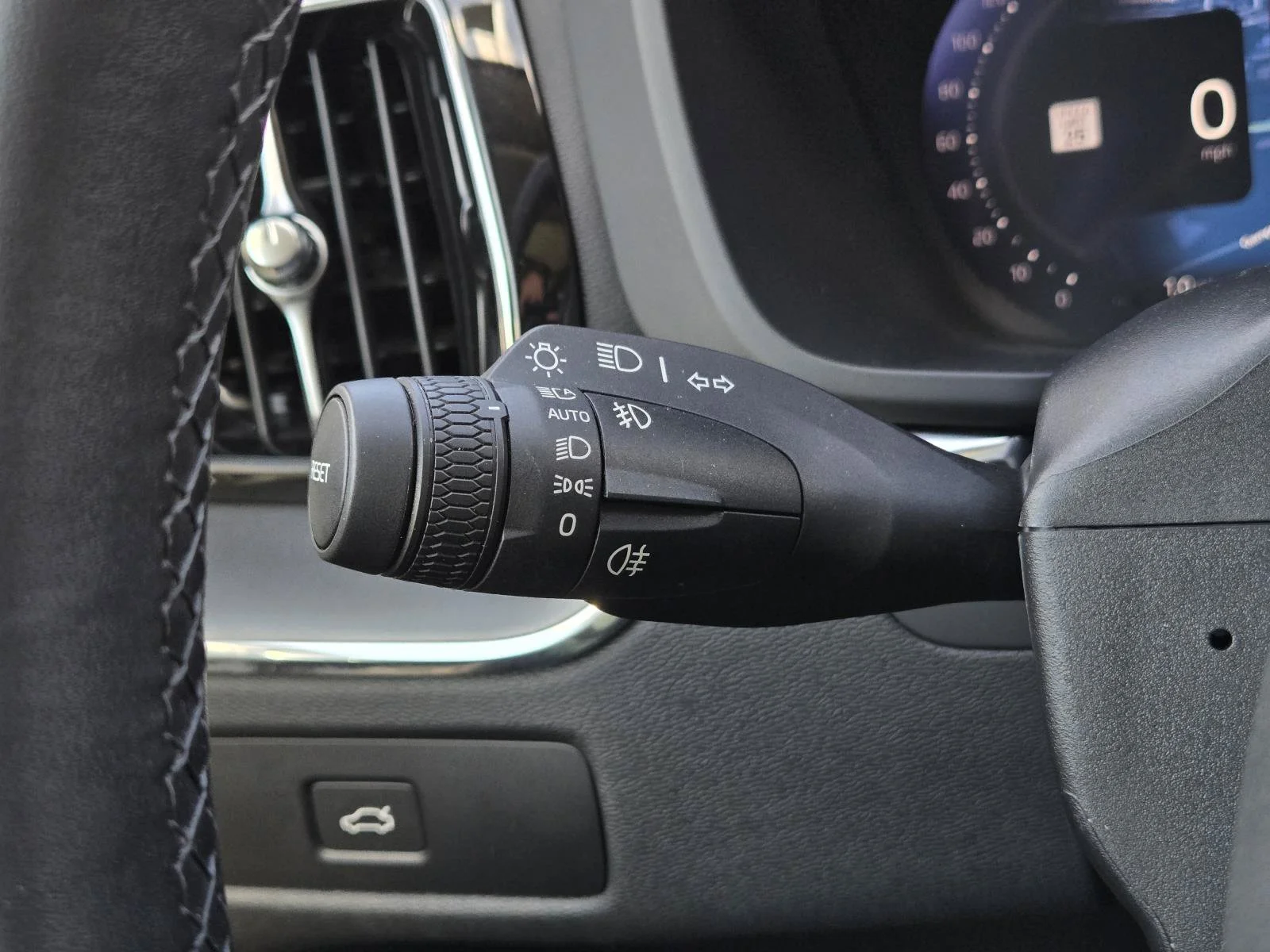 Used 2025 White Volvo Core image 19